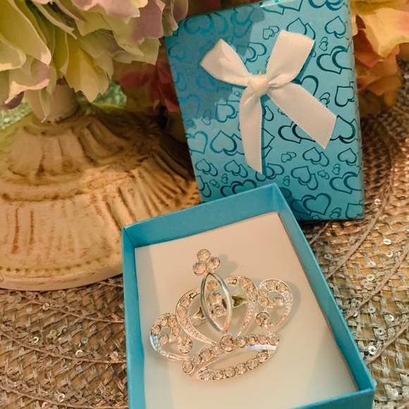 Royal Crown Queen Pin brooch - Picture 3 of 8